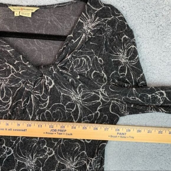 Royal Robbins Belle Rosa Twist Neck Grey White  Shirt Women's large - Picture 6 of 10